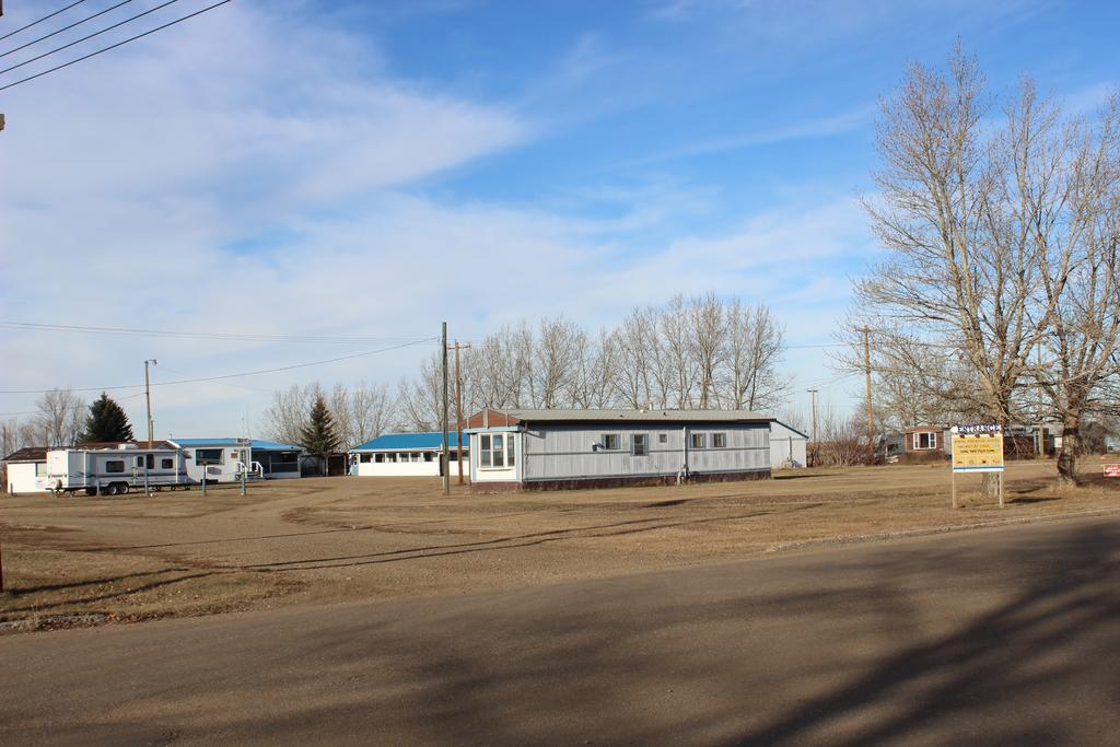 Raval Paradise Motel And Rv Park Youngstown Exteriér fotografie