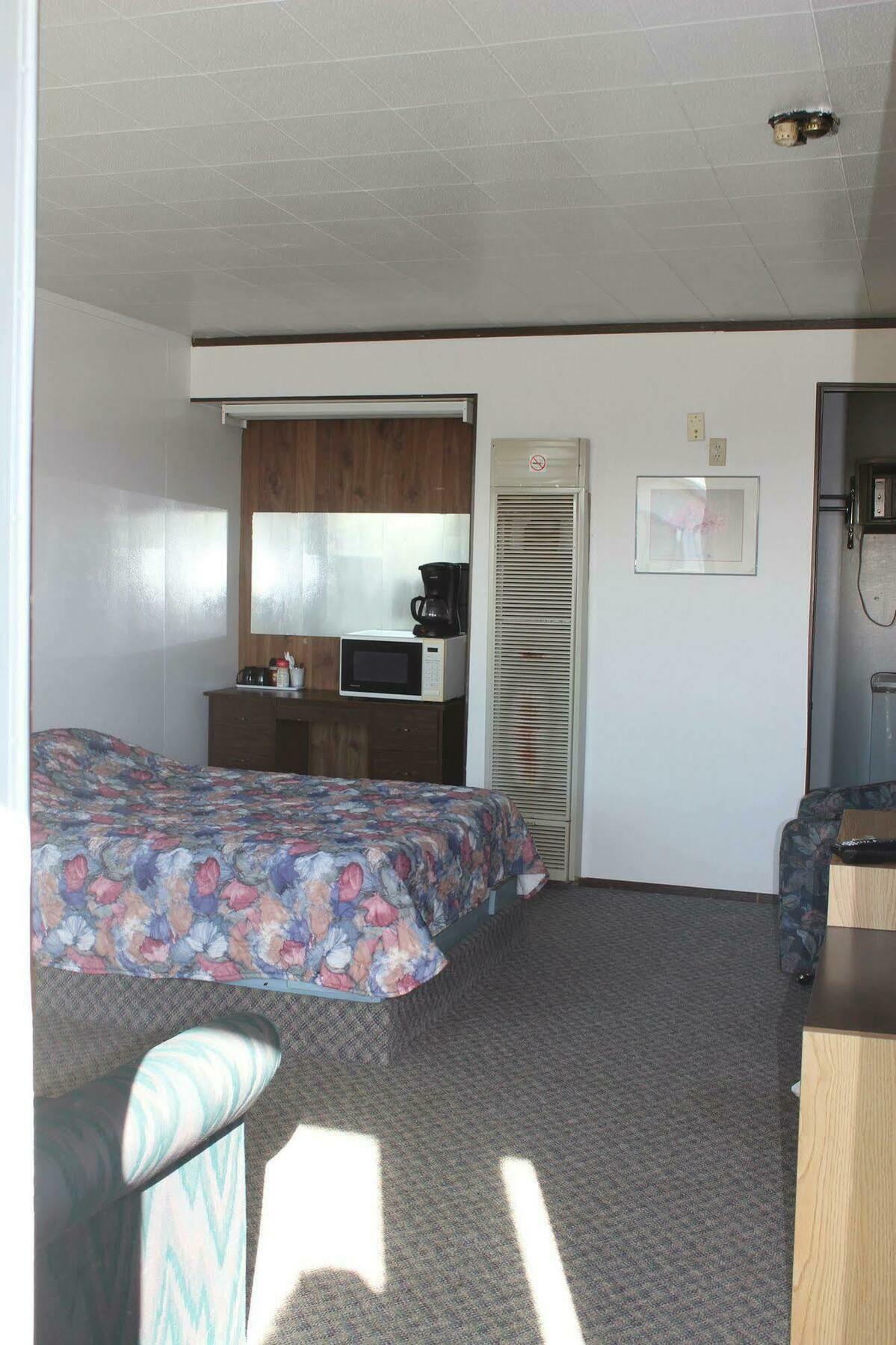 Raval Paradise Motel And Rv Park Youngstown Exteriér fotografie